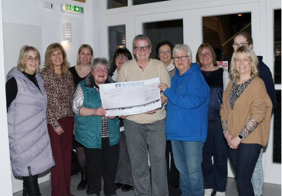 Spendenübergabe  der Frauengemeinschaft Elisabeth 2.0 Kleinmaischeid
